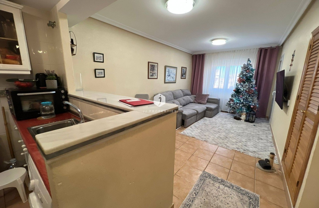 Resale - Apartment / flat -
Torrevieja - aguas nuevas