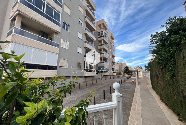 Resale - Apartment / flat -
Torrevieja - aguas nuevas