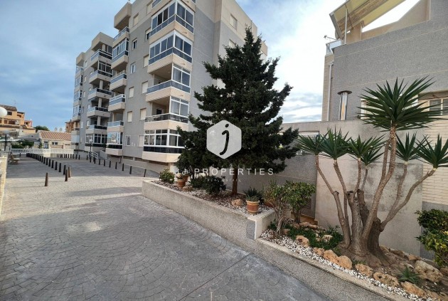 Resale - Apartment / flat -
Torrevieja - aguas nuevas