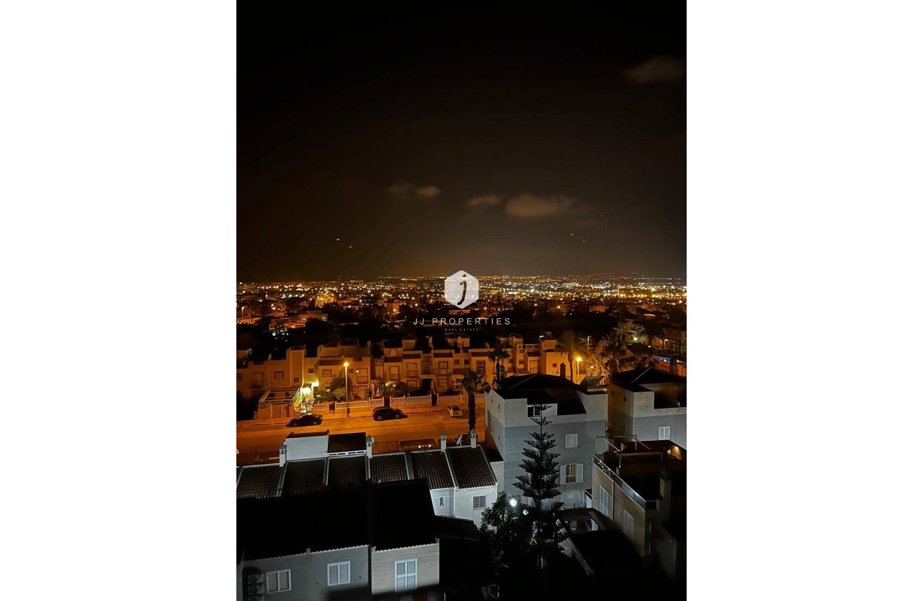 Resale - Apartment / flat -
Torrevieja - aguas nuevas