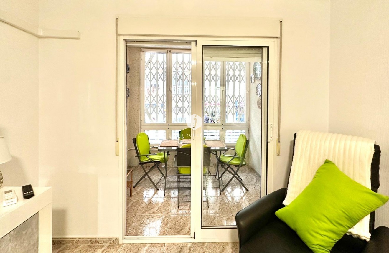 Resale - Apartment / flat -
Torrevieja - Centro