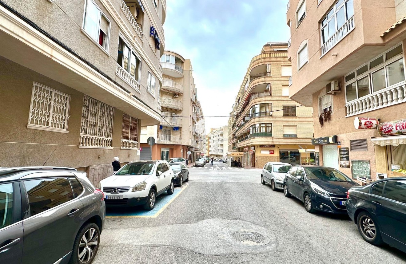 Resale - Apartment / flat -
Torrevieja - Centro