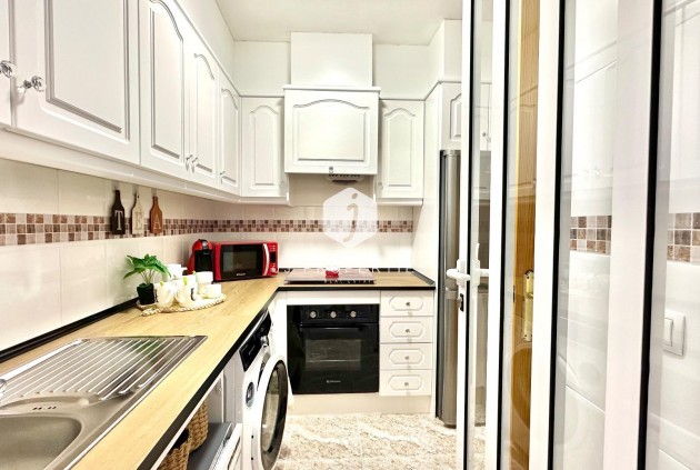 Resale - Apartment / flat -
Torrevieja - Centro