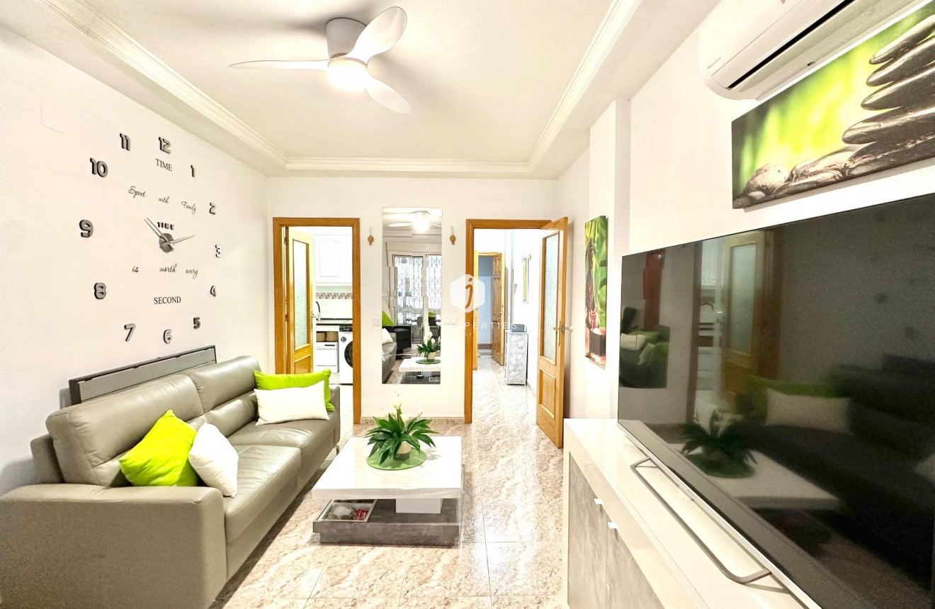 Resale - Apartment / flat -
Torrevieja - Centro