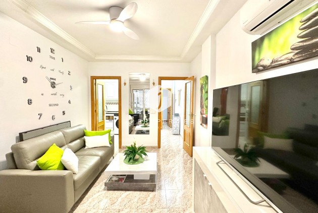 Resale - Apartment / flat -
Torrevieja - Centro