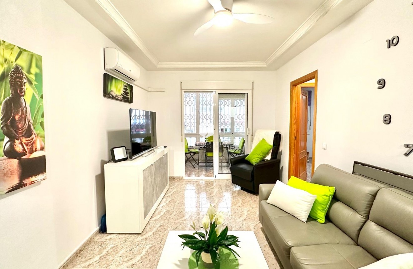 Resale - Apartment / flat -
Torrevieja - Centro