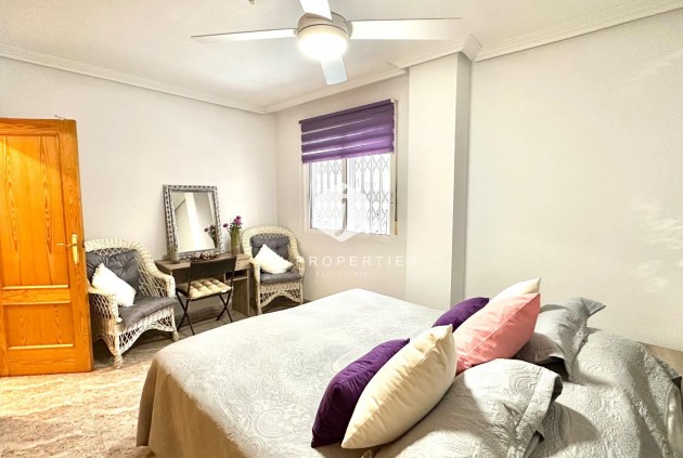 Resale - Apartment / flat -
Torrevieja - Centro