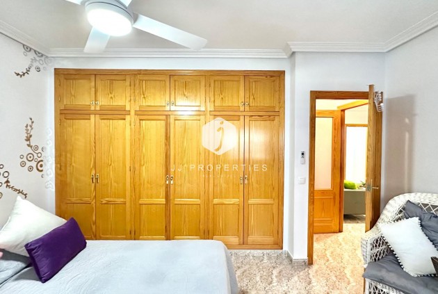 Resale - Apartment / flat -
Torrevieja - Centro