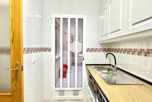 Resale - Apartment / flat -
Torrevieja - Centro