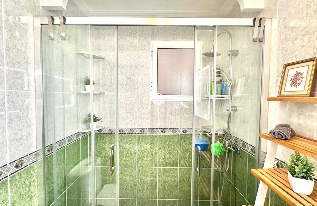 Resale - Apartment / flat -
Torrevieja - Centro