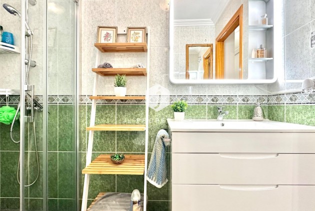 Resale - Apartment / flat -
Torrevieja - Centro