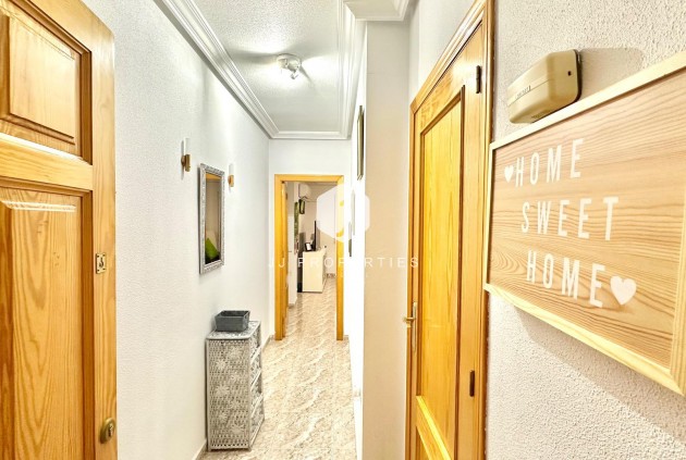 Resale - Apartment / flat -
Torrevieja - Centro