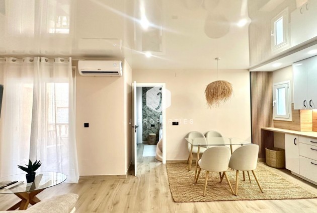 Resale - Apartment / flat -
Torrevieja - Centro