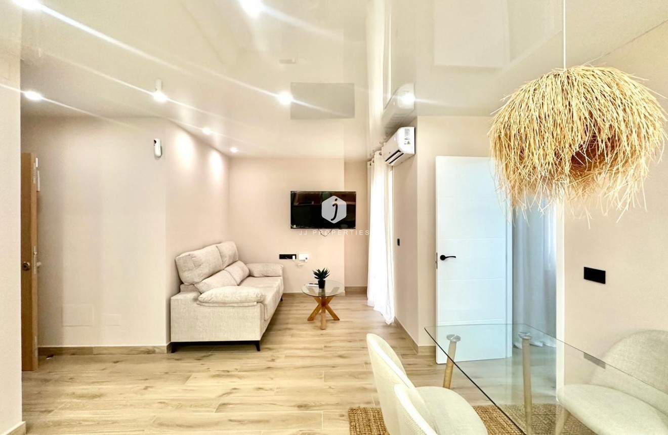 Resale - Apartment / flat -
Torrevieja - Centro