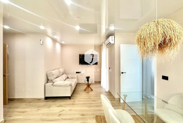 Resale - Apartment / flat -
Torrevieja - Centro
