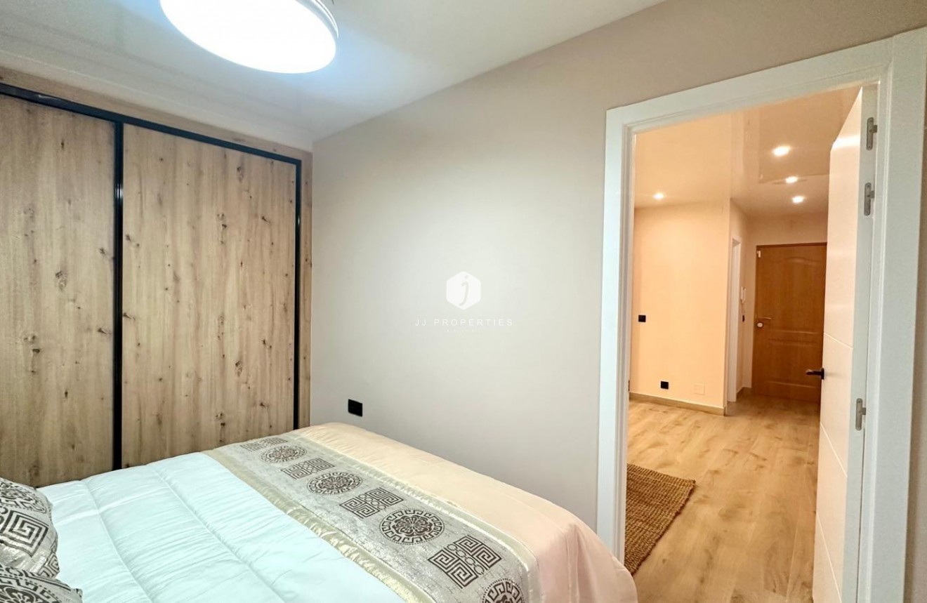 Resale - Apartment / flat -
Torrevieja - Centro