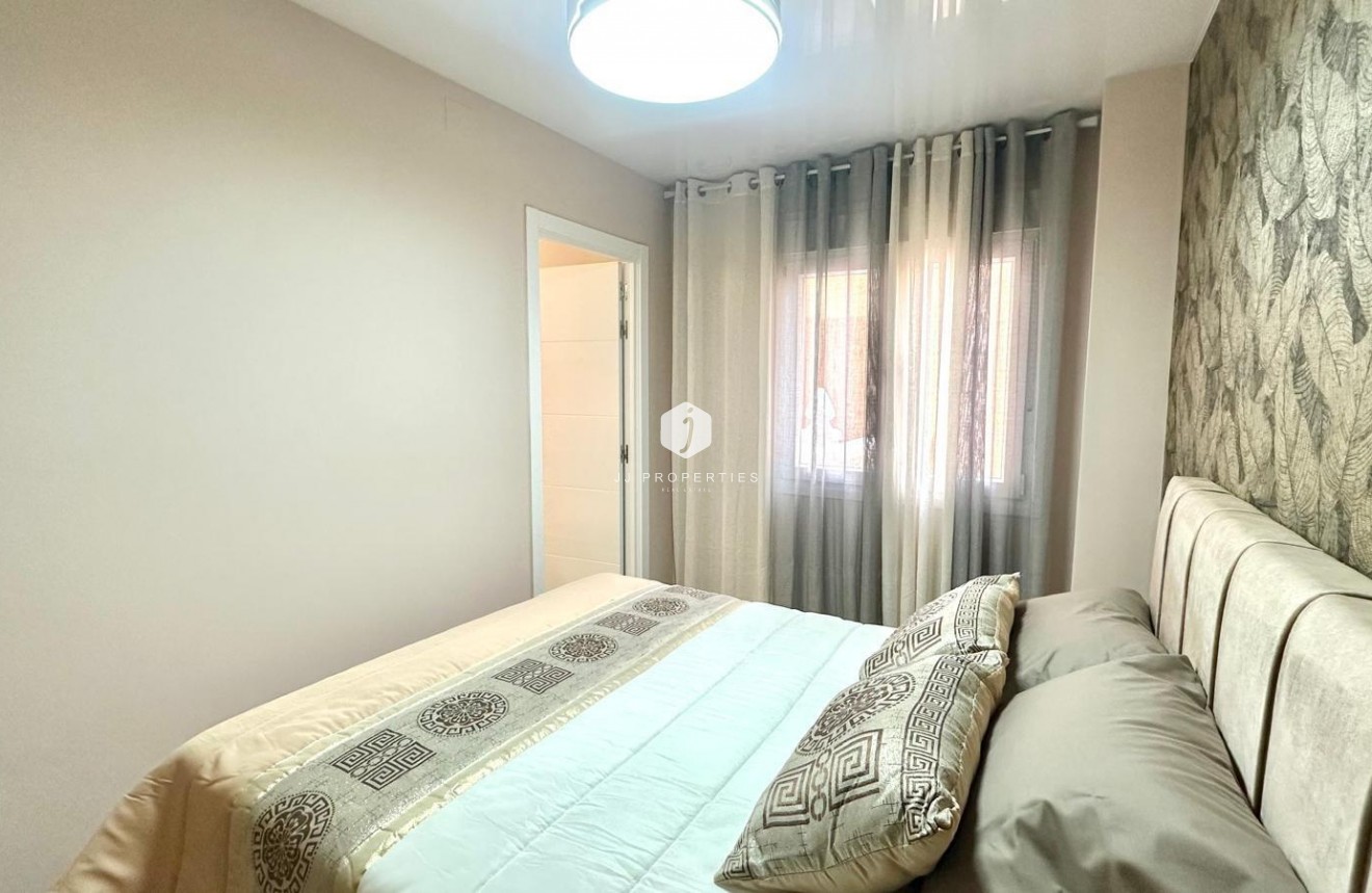 Resale - Apartment / flat -
Torrevieja - Centro