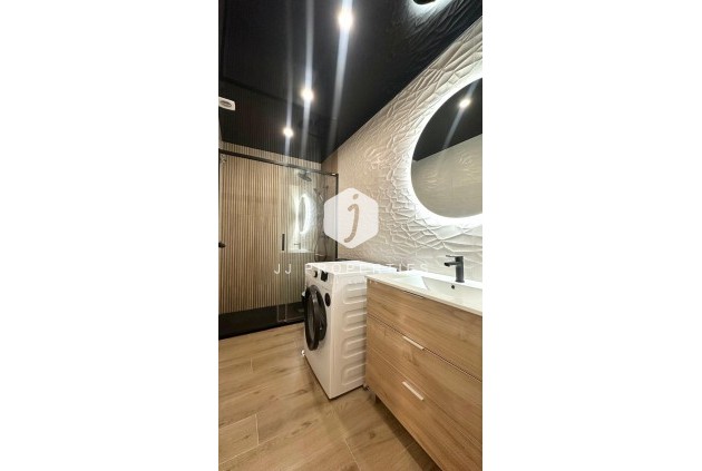 Resale - Apartment / flat -
Torrevieja - Centro