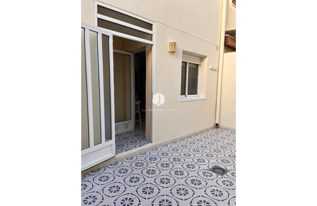 Resale - Chalet -
Orihuela Costa - Campoamor