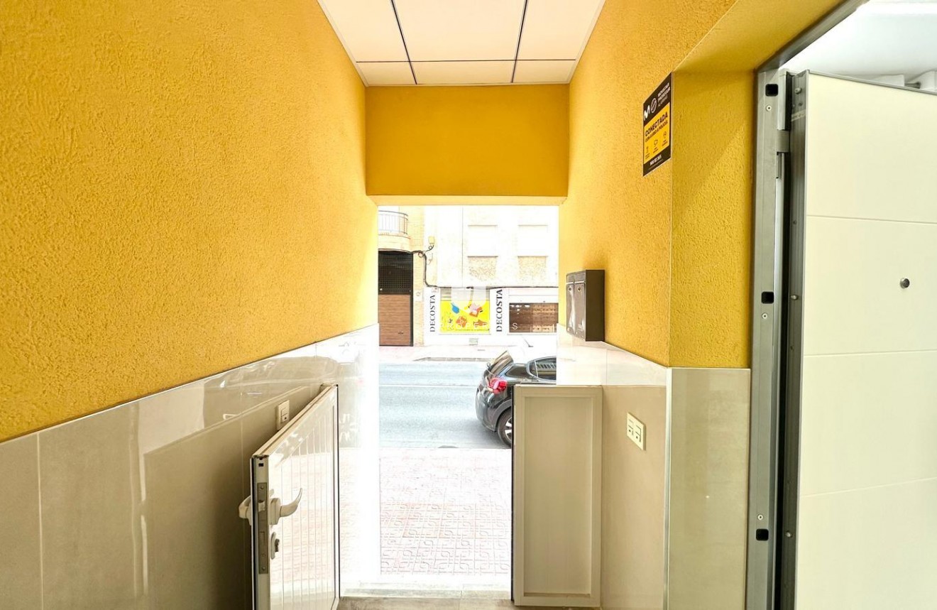 Resale - Apartment / flat -
Torrevieja - Playa del Cura