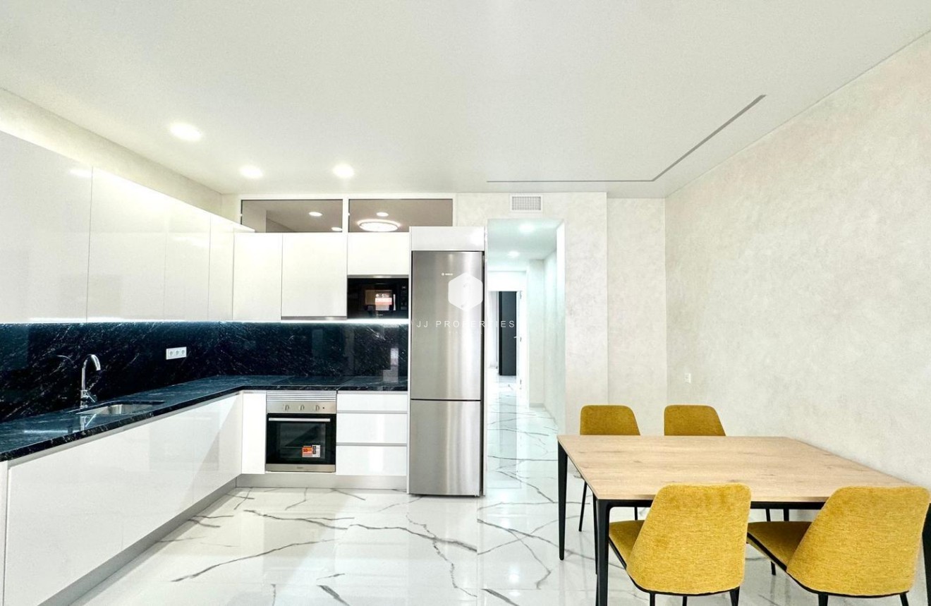 Resale - Apartment / flat -
Torrevieja - Playa del Cura