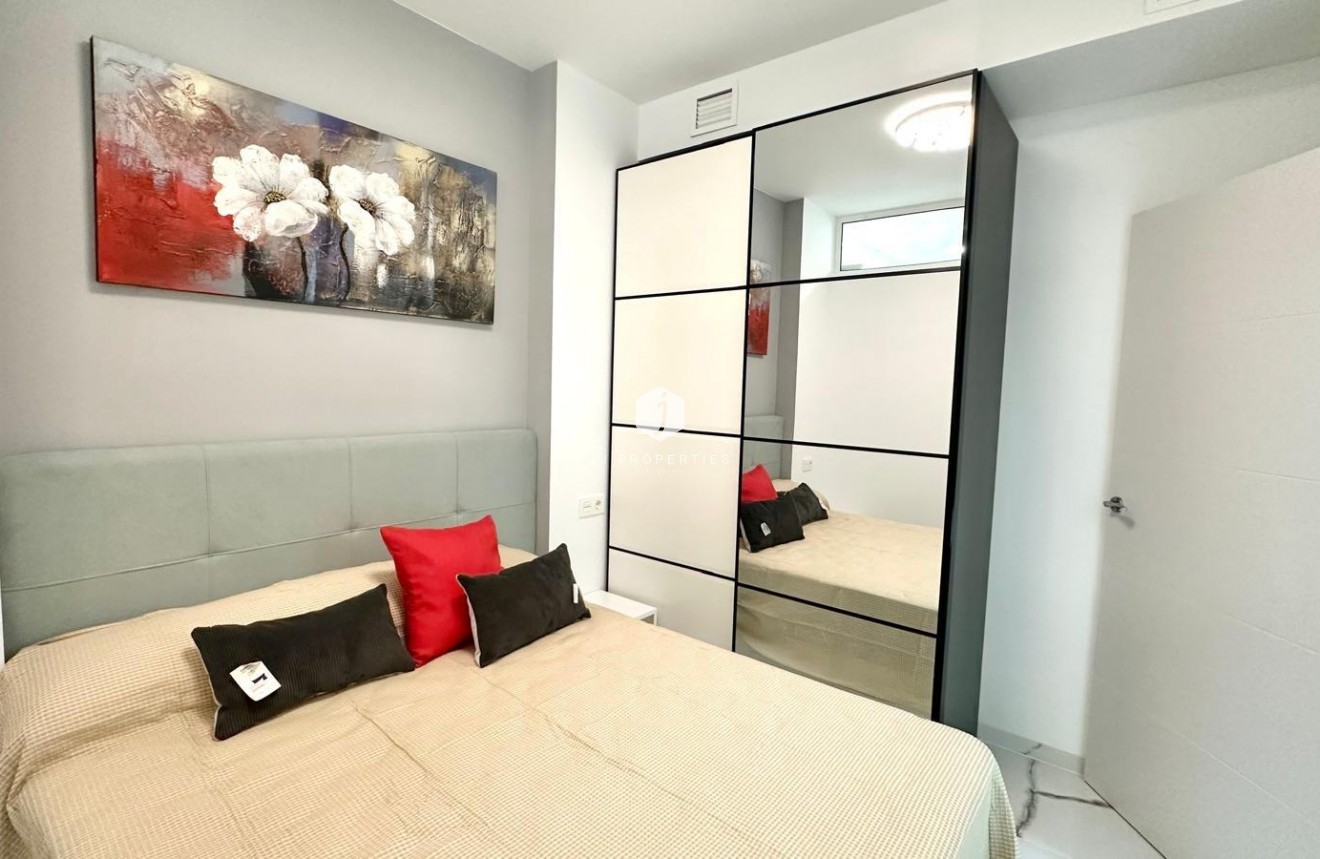 Resale - Apartment / flat -
Torrevieja - Playa del Cura