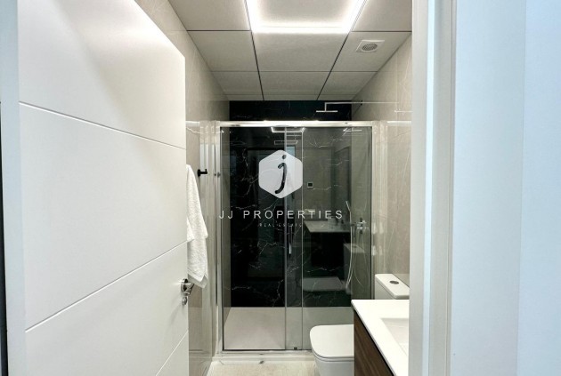 Resale - Apartment / flat -
Torrevieja - Playa del Cura