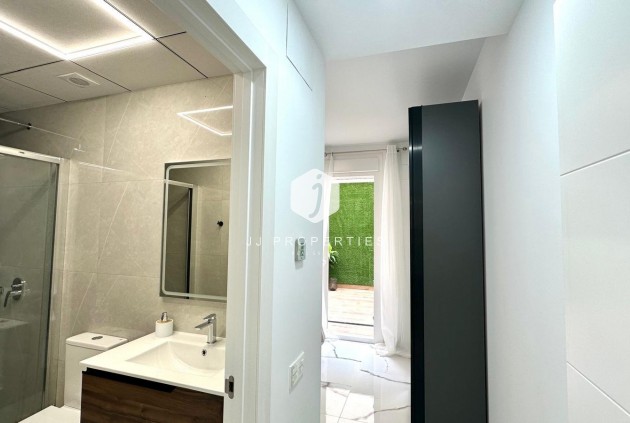 Resale - Apartment / flat -
Torrevieja - Playa del Cura