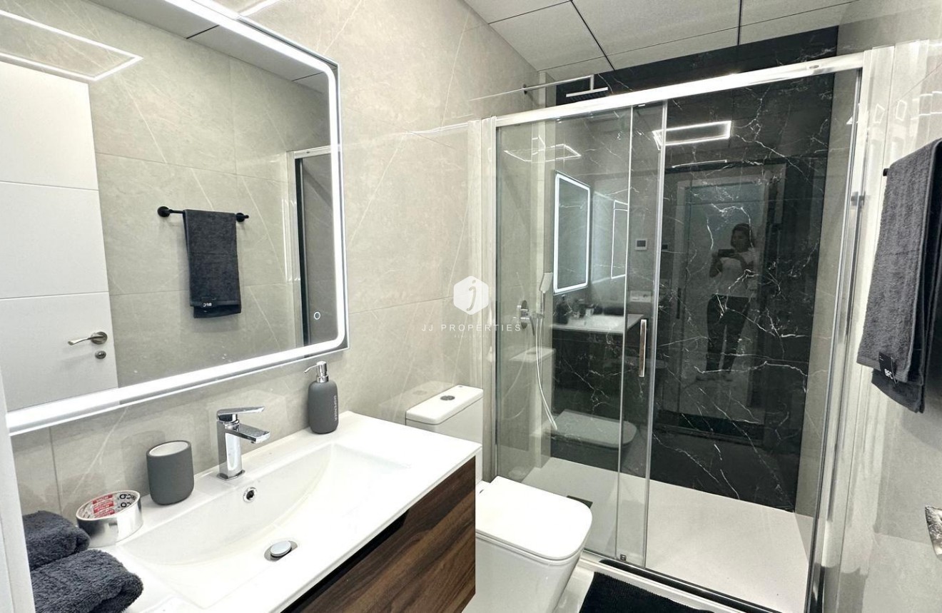 Resale - Apartment / flat -
Torrevieja - Playa del Cura