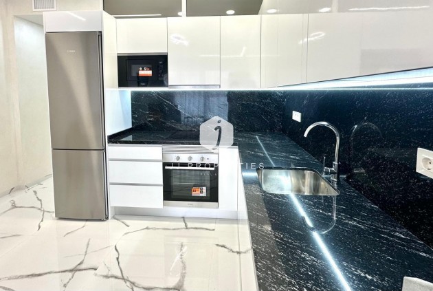 Resale - Apartment / flat -
Torrevieja - Playa del Cura