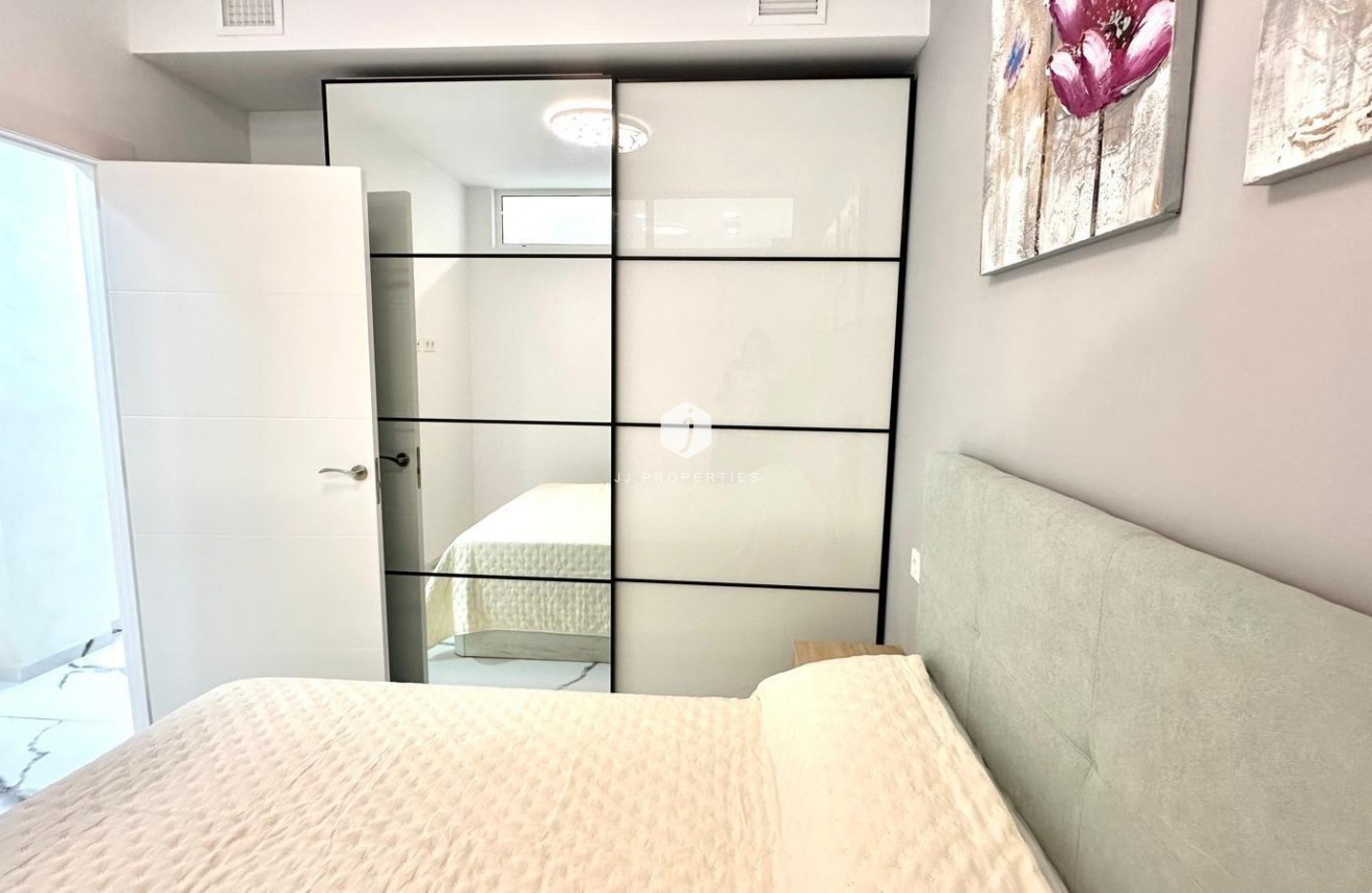 Resale - Apartment / flat -
Torrevieja - Playa del Cura