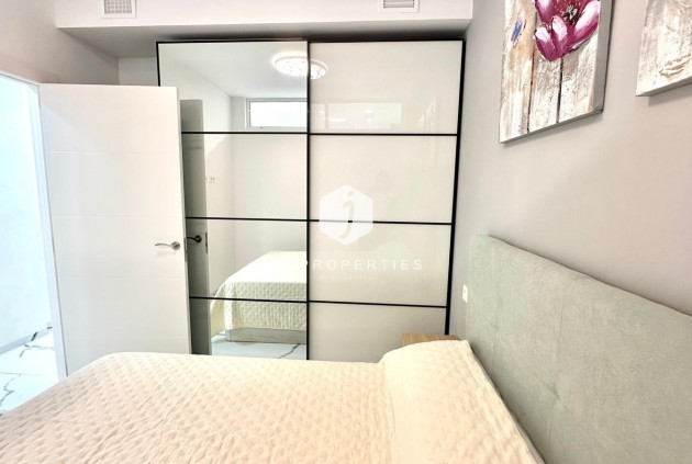 Resale - Apartment / flat -
Torrevieja - Playa del Cura