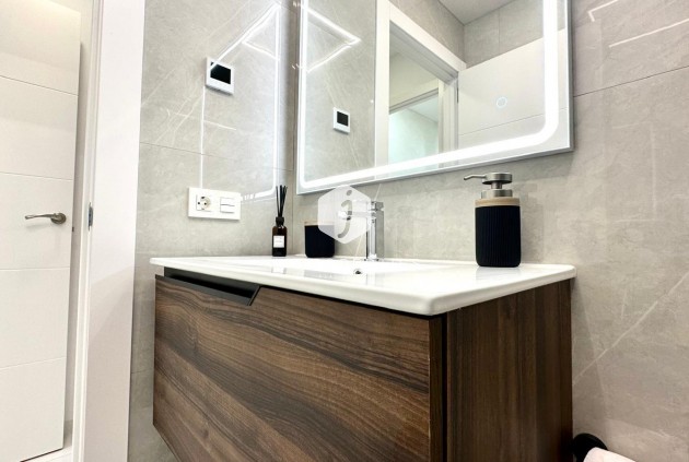 Resale - Apartment / flat -
Torrevieja - Playa del Cura