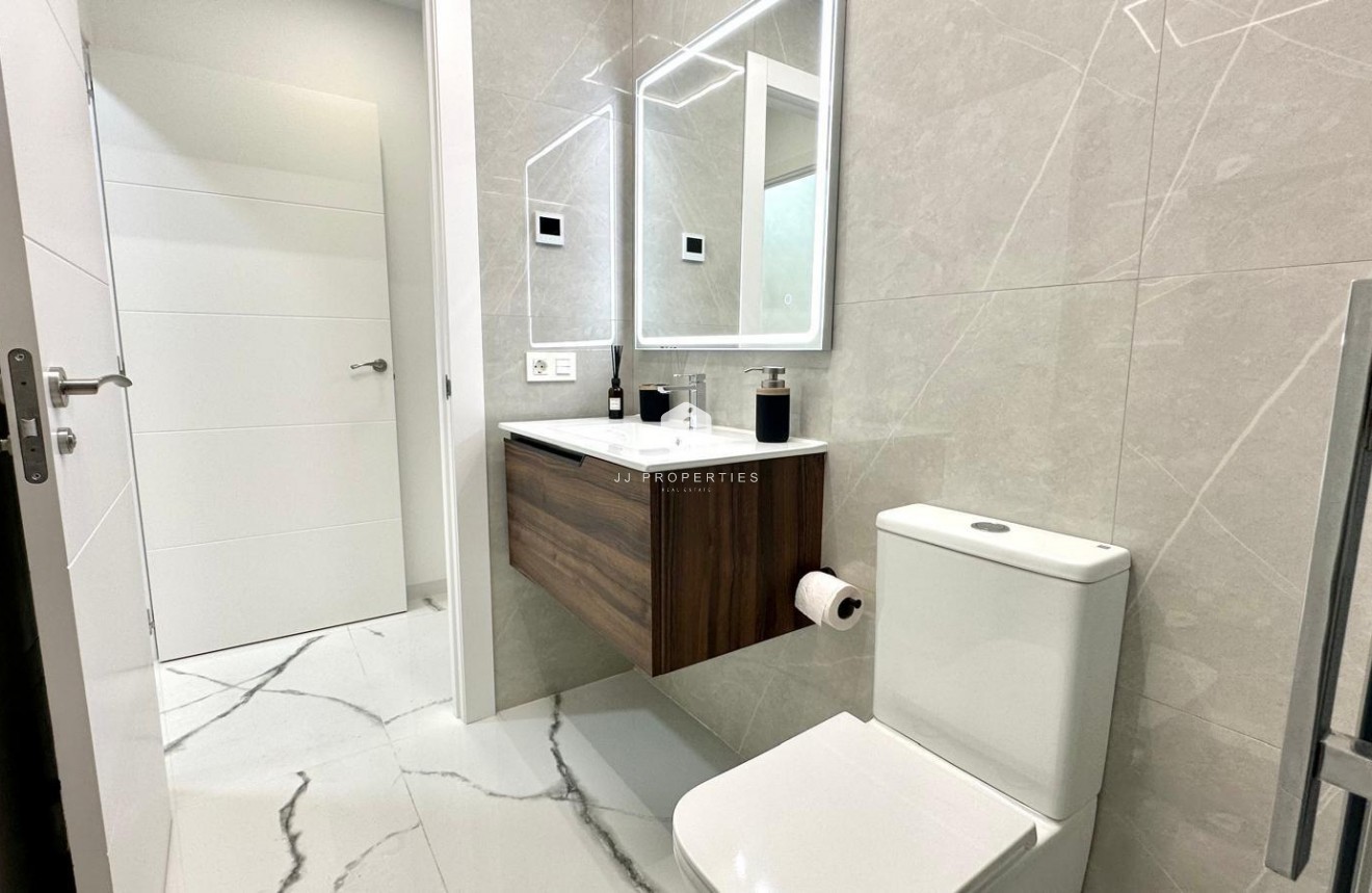 Resale - Apartment / flat -
Torrevieja - Playa del Cura