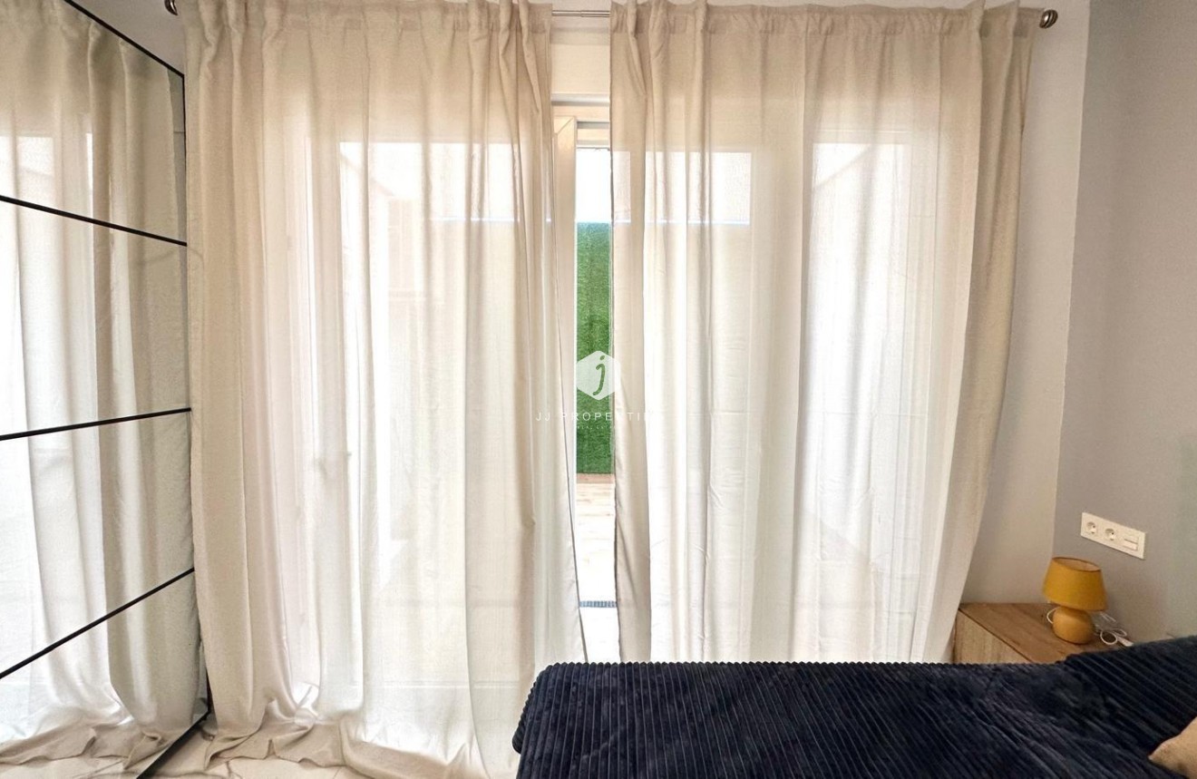 Resale - Apartment / flat -
Torrevieja - Playa del Cura