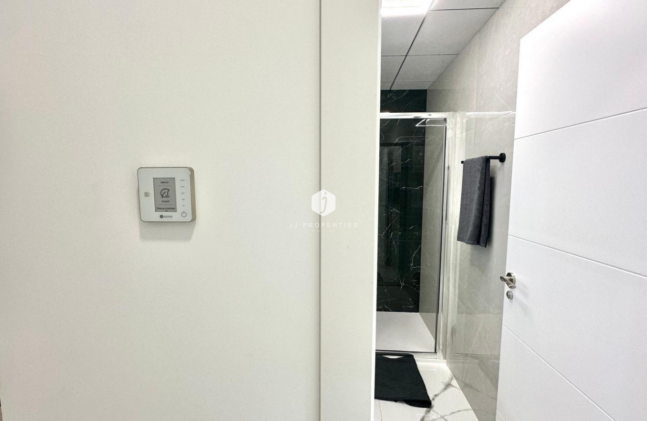 Resale - Apartment / flat -
Torrevieja - Playa del Cura