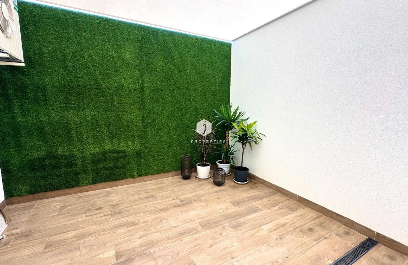 Resale - Apartment / flat -
Torrevieja - Playa del Cura