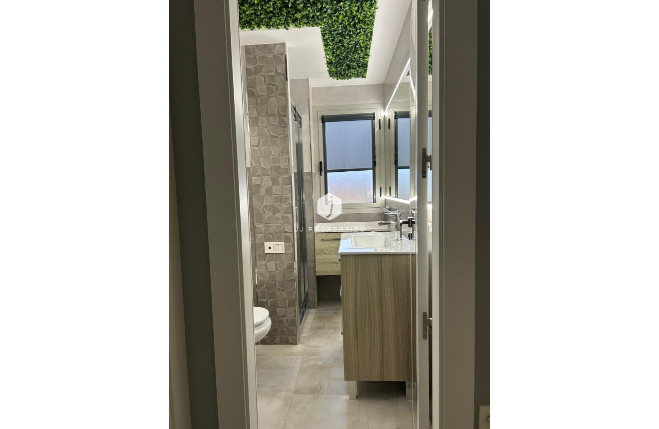 Resale - Apartment / flat -
Torrevieja - Playa del Cura