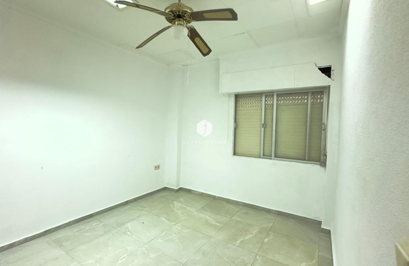 Resale - Apartment / flat -
Torrevieja - Centro