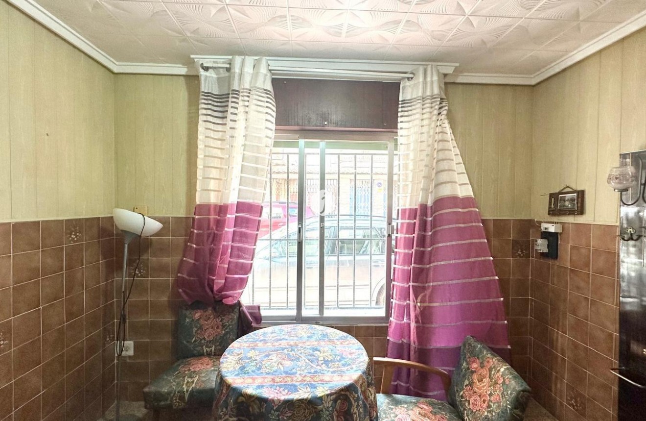 Resale - Chalet -
Torrevieja - Playa del Cura