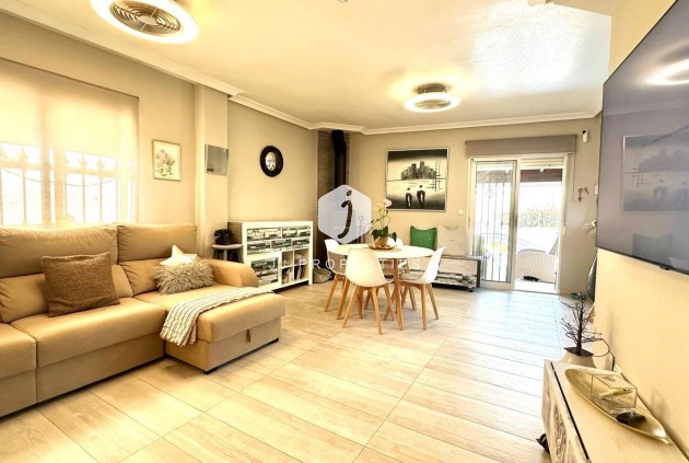 Resale - Villa -
Orihuela Costa - La Regia