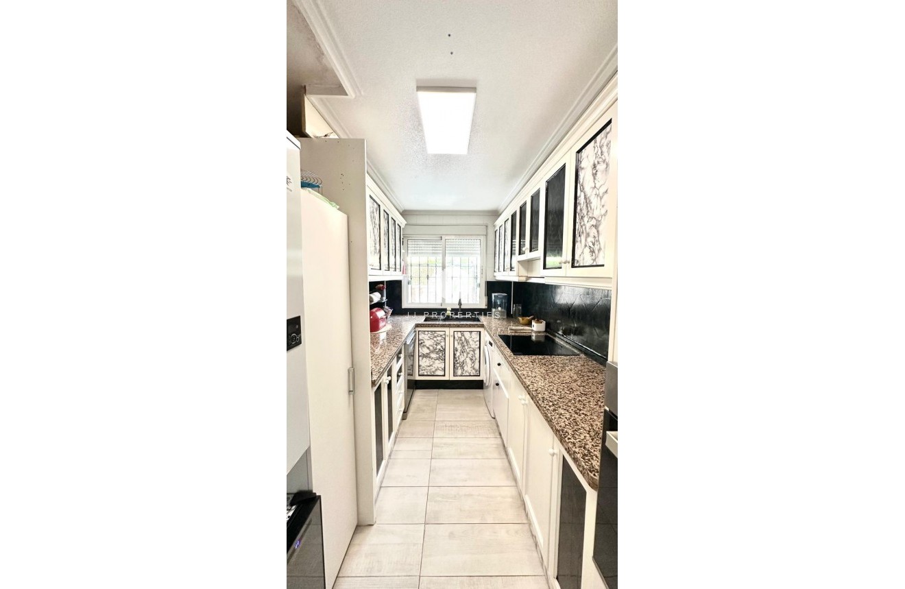 Resale - Villa -
Orihuela Costa - La Regia