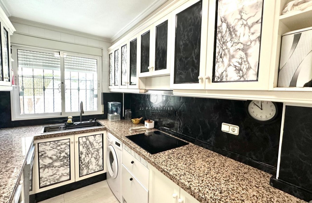 Resale - Villa -
Orihuela Costa - La Regia