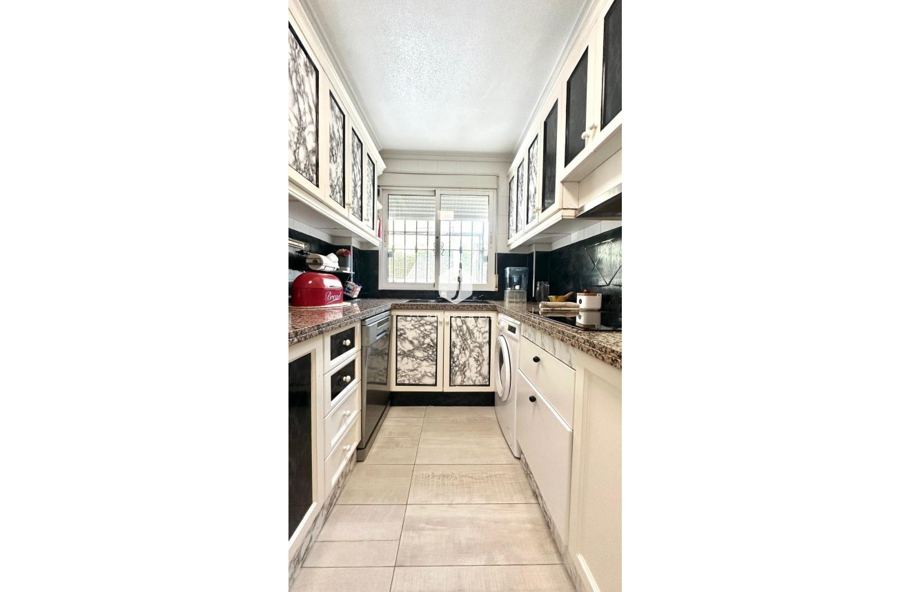 Resale - Villa -
Orihuela Costa - La Regia