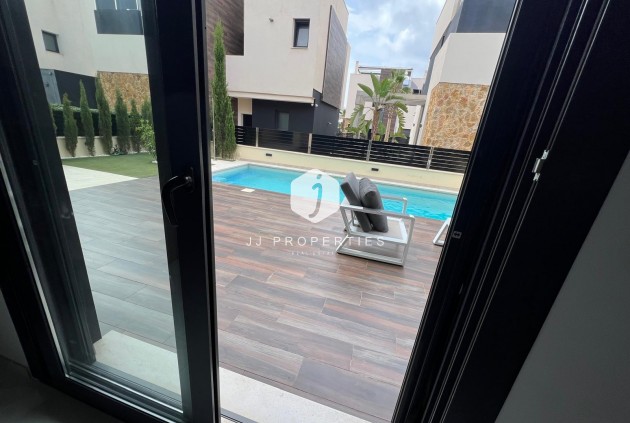 Resale - Villa -
Orihuela Costa - Lomas de Cabo Roig