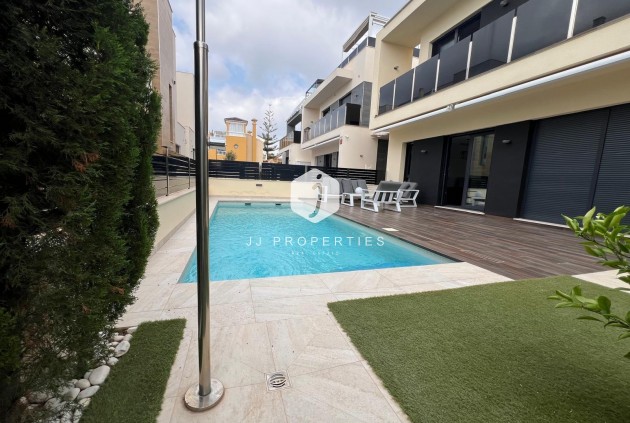 Resale - Villa -
Orihuela Costa - Lomas de Cabo Roig