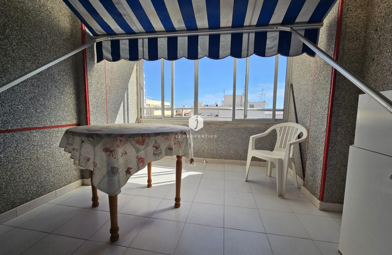 Resale - Apartment / flat -
Torrevieja - Centro