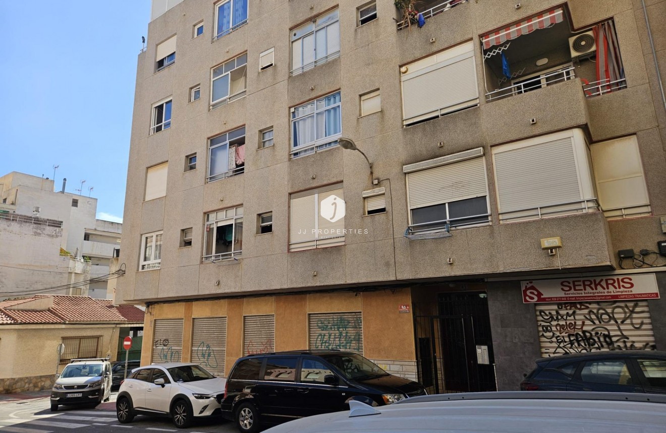 Resale - Apartment / flat -
Torrevieja - Centro