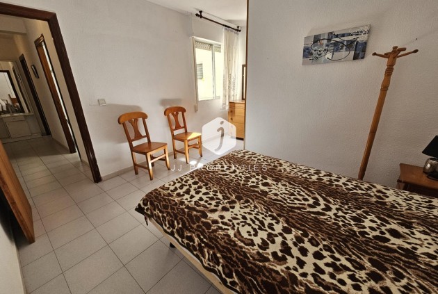 Resale - Apartment / flat -
Torrevieja - Centro