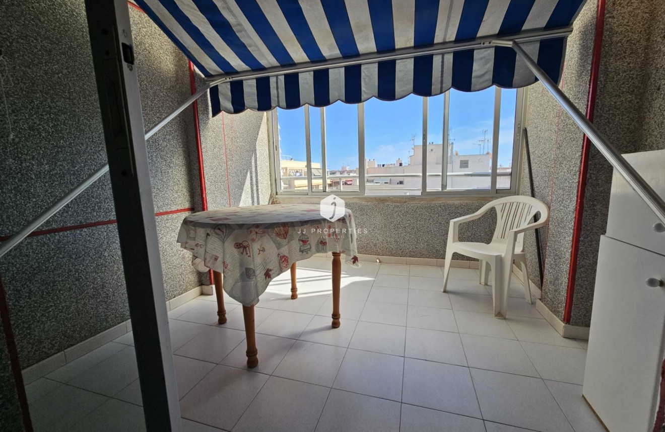 Resale - Apartment / flat -
Torrevieja - Centro